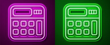 Parlayan neon çizgisi hesap makinesi simgesi mor ve yeşil arkaplanda izole edildi. Muhasebe sembolü. İş hesaplamaları matematik eğitimi ve finans. Vektör