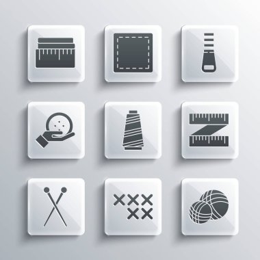 Ayarlanabilir nakış halkası, ip yumağı, mezura, dikiş ipliği, örgü iğneleri, düğme ve fermuar simgesini ayarlayın. Vektör