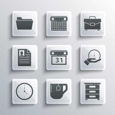 Çay poşeti, çekmece belgeleri, saat, takvim, özgeçmiş, belge klasörü ve evrak çantası simgesi ile çay hazırla. Vektör