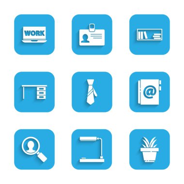 Kravat, masa lambası, saksıya bitki, adres defteri, arama görevlileri için büyüteç, ofis masası, kitaplı raf ve dizüstü bilgisayar metin ikonu. Vektör