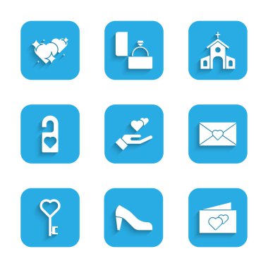 Elinde kalp, kadın ayakkabısı, tebrik kartı, sevgililer günü kartı, anahtar şeklinde zarf, lütfen rahatsız etmeyin, kilise binası ve iki birbirine bağlı kalp ikonu. Vektör