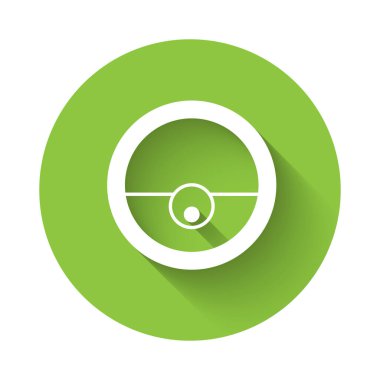 Beyaz Robot elektrikli süpürge ikonu uzun gölge arkaplanı ile izole edilmiş. Otomatik süpürme için ev aletleri, ev temizliği için dijital cihazlar. Yeşil daire düğmesi. Vektör