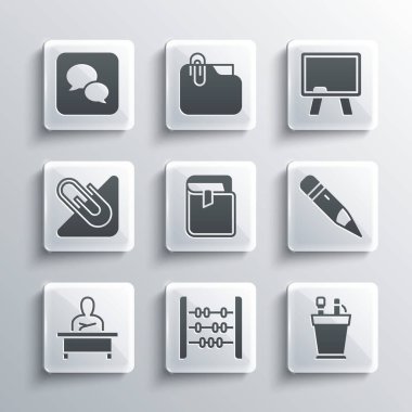 Abaküs, kalem kutusu kırtasiyesi, silgi, kitap, okul çocuğu oturma masası, ataç, konuşma balonu sohbeti ve yazı tahtası simgesi. Vektör