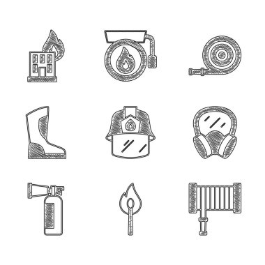 İtfaiyeci miğferi, yangın söndürme kibriti, hortum makarası, gaz maskesi, yangın söndürücü, botlar ve yanan bina ikonu. Vektör