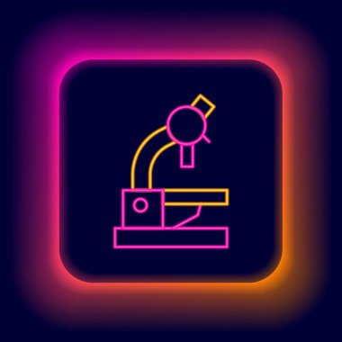 Parlayan neon hattı mikroskop simgesi siyah arkaplanda izole edildi. Kimya, ilaç aleti, mikrobiyoloji büyütme aracı. Renkli taslak konsepti. Vektör