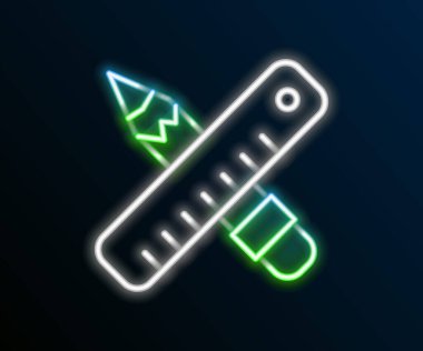 Parlayan neon çizgisi siyah arkaplanda izole edilmiş cetvel ve kalem simgesini çaprazladı. Düz sembol. Çizim ve eğitim araçları. Renkli taslak konsepti. Vektör