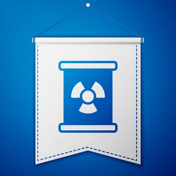 Modrý radioaktivní odpad v barrel ikonu izolované na modrém pozadí. Toxický sud na odpadky. Emise radioaktivního odpadu, znečištění životního prostředí. Bílá vlajková šablona. Vektor — Stockový vektor