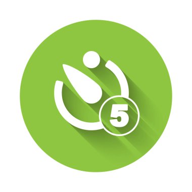 Beyaz Kamera zamanlayıcı simgesi uzun gölgeli izole edildi. Fotoğrafa maruz kalma. Kronometre zamanlayıcısı 5 saniye. Yeşil daire düğmesi. Vektör.