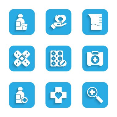 Hapları su toplayan pakete, haçlı kalbe, arama tıbbi ekipmanları için büyüteç, ilk yardım kiti, bir şişe ilaç şurubu, çapraz bandaj bandı, ölçü kabı ve ikon koyun. Vektör