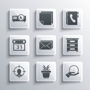 Bitkiyi demliğe, saate, dokümanlı çekmeceye, zarfa, kafa avlama konseptine, Takvim, Film, film, medya projektörü ve adres defteri simgesine yerleştir. Vektör