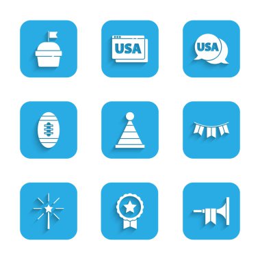 Parti şapkası, yıldız madalyası, trompet, karnaval çelengi bayrakları, havai fişek, Amerikan futbolu, ABD etiketi ve pasta ikonu. Vektör