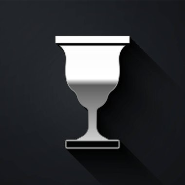 Gümüş Hıristiyan kadeh simgesi siyah arka planda izole edildi. Hıristiyanlık ikonu. Mutlu Paskalyalar. Uzun gölge tarzı. Vektör.