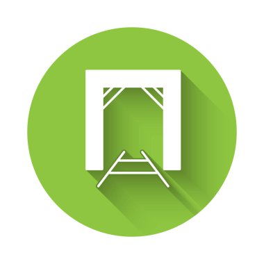 Beyaz Mayın giriş simgesi uzun gölge arkaplan izole. Yeşil daire düğmesi. Vektör