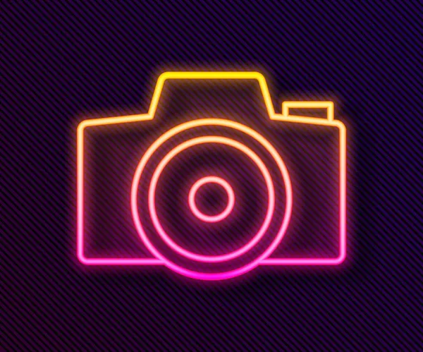 Leuchtende Leuchtschrift Fotokamera-Symbol isoliert auf schwarzem Hintergrund. Fotokamera. Digitale Fotografie. Vektor — Stockvektor