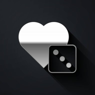 Gümüş Oyun zar simgesi siyah arkaplanda izole edildi. Kumarhane kumarı. Uzun gölge tarzı. Vektör.