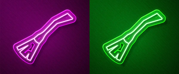 Parlayan neon hattı cadıları süpürge ikonu mor ve yeşil arka planda izole edildi. Mutlu Cadılar Bayramı Partisi. Vektör