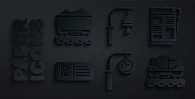 Tren İstasyonu Saati, Haberler, QR Kod Treni, Kargo Vagonu, Zil ve Kömür ikonu. Vektör