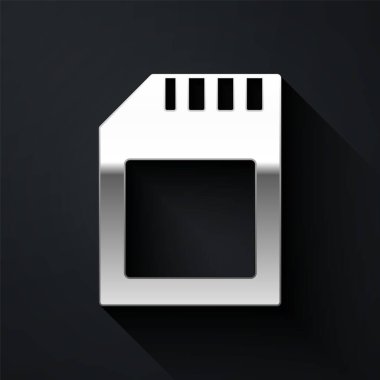 Silver SD kart simgesi siyah arkaplanda izole edildi. Hafıza kartı. Adaptör simgesi. Uzun gölge tarzı. Vektör.