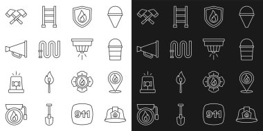 İtfaiyeci miğferi, ateş alevi, kova, koruma kalkanı, hortum makarası, megafon, balta ve duman alarmı ikonu olan yer. Vektör