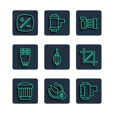 Kamera lensi, zamanlayıcı, rulo kartuşu, fotoğraf makinesi, toz üfleyici, flaş, pozlama tazminatı ve resim ekini simgesini ayarla. Vektör