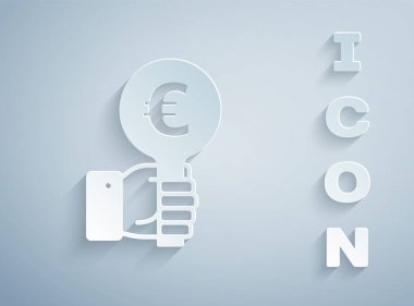 Kağıt kesiği El açık arttırma raket ikonu gri arka planda izole edildi. Teklif konsepti. Açık arttırma yarışması. BID yazıtları olan el kaldırma işaretleri. Kağıt sanatı tarzı. Vektör