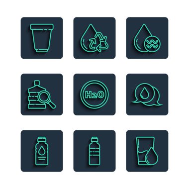 Bir şişe su, cam, temiz su geri dönüşümü, H2O için kimyasal formül, büyük şişe, su filtresi kartuşu ve konuşma baloncukları ikonu. Vektör