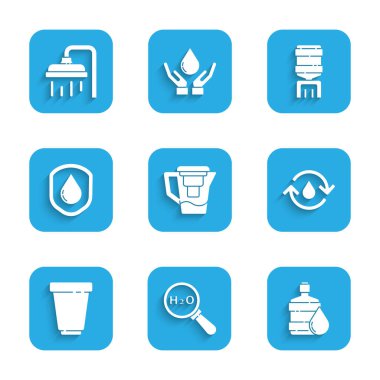 Su testisini filtreyle ayarla, H2O için kimyasal formül, büyük şişe temiz su, geri dönüşümlü su, kartuş, su geçirmez, soğutucu ve duş başlığı simgesi. Vektör