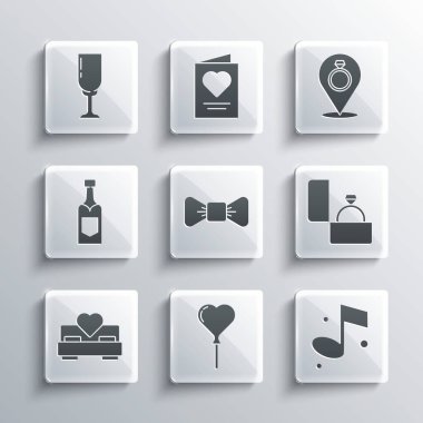 Balonları kalp şeklinde ayarlayın, nota, elmas nişan yüzüğü, papyon, yatak odası, şampanya şişesi, şampanya şişesi ve alyans ikonu. Vektör