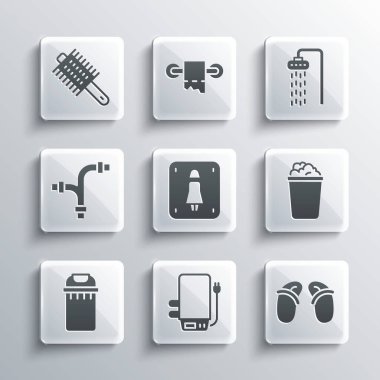 Elektrik kazanı, terlik, sabun köpüklü kova, kadın tuvaleti, çöp tenekesi, endüstriyel metalik boru, saç fırçası ve duş ikonu. Vektör