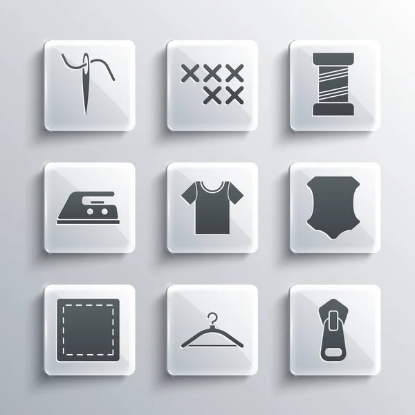 Set Ophanggarderobe, Rits, Leer, T-shirt, Naaipatroon, Elektrische strijkijzer, Naald voor het naaien met draad en icoon. Vector — Stockvector