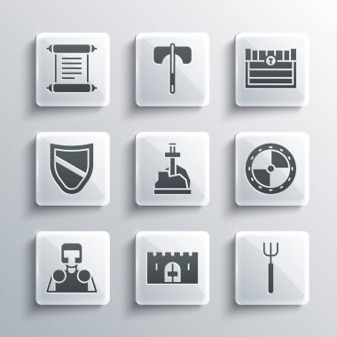 Ortaçağ kale kapısı, bahçe yabası, yuvarlak ahşap kalkan, taştaki kılıç, şövalye, Kalkan, Karar, parşömen, parşömen, parşömen ve antik hazine sandığı ikonu. Vektör