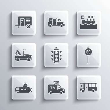 TV haber aracını, otobüsü, hız limitini trafik ışıklarını, denizaltıyı, çekici, karavan ve kutu ikonlu kargo gemisini ayarlayın. Vektör