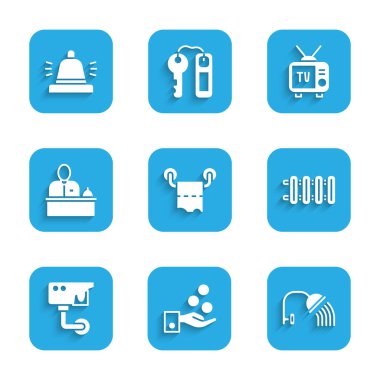 Tuvalet kağıdı rulosu, ödeme ipuçları, duş başlığı, ısıtma radyatörü, güvenlik kamerası, otel resepsiyon masası, Retro TV ve servis çanı ikonu. Vektör