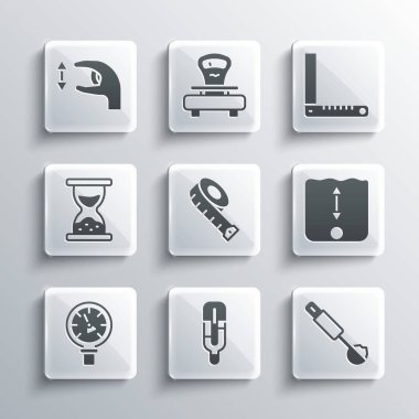 Tıbbi termometreyi, ölçüm kaşığını, derinlik ölçümünü, şeridi, basınç suyunu, kumlu eski kum saatini, yaklaşık ölçümleri ve köşe cetvel simgesini ayarla. Vektör