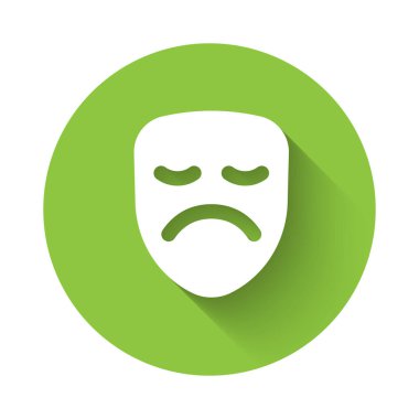 Beyaz Tiyatro Maskesi ikonu uzun gölge arkaplanı ile izole edilmiş. Yeşil daire düğmesi. Vektör