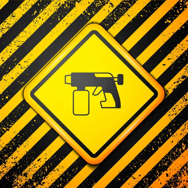 Svart färg spruta pistol ikon isolerad på gul bakgrund. Varningsskylt. Vektor — Stock vektor