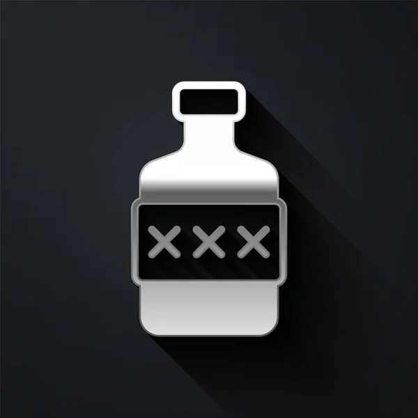 Ezüst Whiskey palack ikon elszigetelt fekete háttérrel. Hosszú árnyék stílus. Vektor — Stock Vector