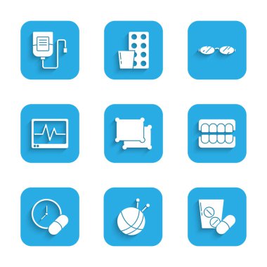 Yastığı ayarla, örgü iğneli iplik yumağı, ilaç hapı veya tablet, sahte çene, monitör kardiyogramı, gözlük ve serum torbası ikonu. Vektör