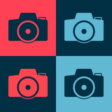 Pop Art Photo kamera simgesi renk arkaplanında izole edildi. Foto kamera. Dijital fotoğrafçılık. Vektör.