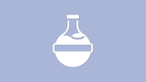 Weiße Flasche mit Trank-Symbol isoliert auf lila Hintergrund. Fläschchen mit Zaubertrank. Frohe Halloween-Party. 4K Video Motion Grafik Animation — Stockvideo