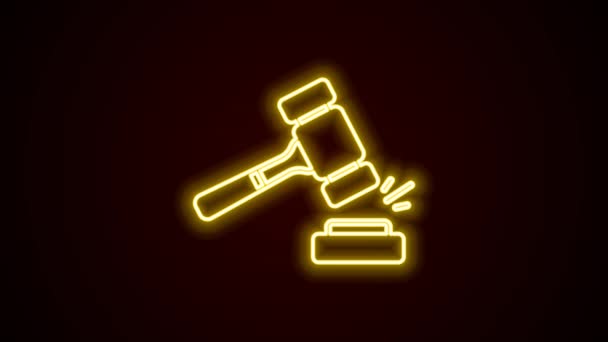 Glowing neon line Auction hammer icon isolated on black background. Gavel - hammer of judge or auctioneer. Bidding process, deal done. Auction bidding. 4K Video motion graphic animation — Stock videók