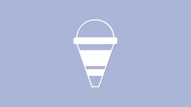 Beyaz Ateş Kova ikonu, mor arka planda izole edilmiş. Metal koni kovası boş ya da yangın söndürme suyu var. 4K Video hareketli grafik canlandırması