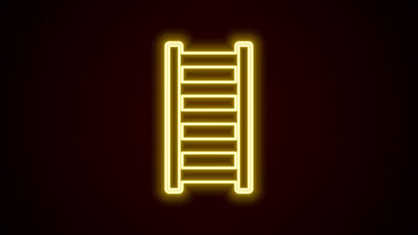 Gloeiende neon lijn Brandtrap pictogram geïsoleerd op zwarte achtergrond. Pompier ladder. Brandweerman op een ladder met een paal. 4K Video motion grafische animatie — Stockvideo