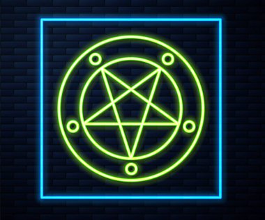 Duvarın arka planında izole edilmiş bir daire simgesinde parlayan neon çizgisi pentagram. Sihirli okült yıldız sembolü. Vektör