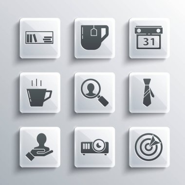 Film, film, medya projektörü, Target sporu, kravat, arama görevlileri için büyüteç, El, kahve fincanı, kitaplı raf ve takvim ikonu. Vektör