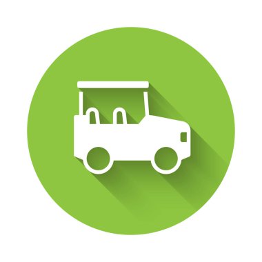 Beyaz Safari araba simgesi uzun gölge arkaplanı ile izole edilmiş. Yeşil daire düğmesi. Vektör