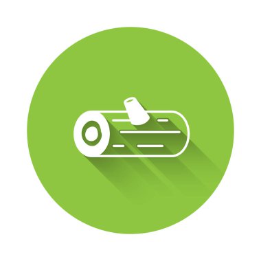 Beyaz Tahta Kütük simgesi uzun gölge arkaplanı ile izole edilmiş. Yakacak odun yığını. Yeşil daire düğmesi. Vektör