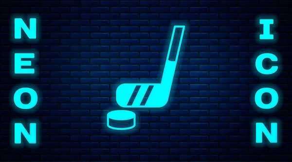 Glödande Neon Ishockeyklubba Och Puck Ikon Isolerad Tegelvägg Bakgrund Vektor — Stock vektor