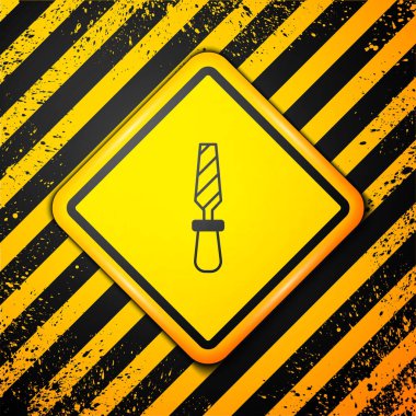 Sarı arkaplanda siyah Rasp metal dosya simgesi izole edildi. Ahşap ve metalle çalışmak için Rasp. Tezgah ve atölye için alet. Uyarı işareti. Vektör