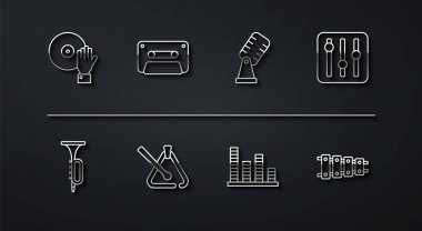 Set DJ 'i müzik, Trompet, Ses Karıştırıcı, Müzik Dengeleyici, Üçgen müzik aleti, Retro ses teybi, Xylophone ve Mikrofon ikonu çalıyor. Vektör